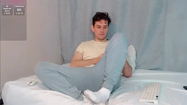 Snapshot of Luc_7 chatting on 02/21/26, 07:37 Luc 7 online show from 02/21/26, 07:37