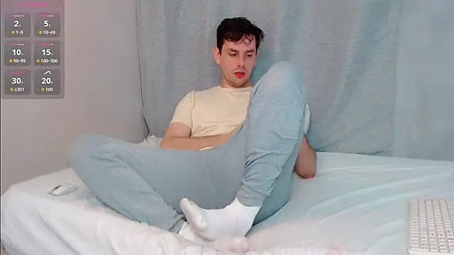 Snapshot of Luc_7 chatting on 02/22/26, 09:57 Luc 7 online show from 02/22/26, 09:57