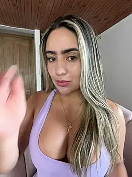 Snapshot of Miilana_ chatting on 07/18/26, 02:32 Miilana online show from 07/18/26, 02:32