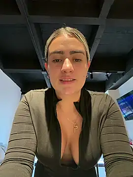 Snapshot of Miilana_ chatting on 07/31/26, 03:11 Miilana online show from 07/31/26, 03:11