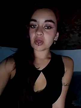 Snapshot of Lucy_allen1 chatting on 03/04/26, 04:29 Lucy allen1 online show from 03/04/26, 04:29