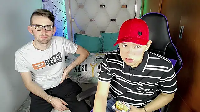 Snapshot of Top_and_bottom chatting on 02/18/26, 08:16 Top and bottom online show from 02/18/26, 08:16