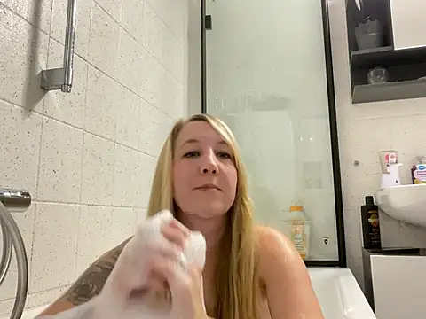 Snapshot of Ninimaus chatting on 02/16/26, 07:21 Ninimaus online show from 02/16/26, 07:21