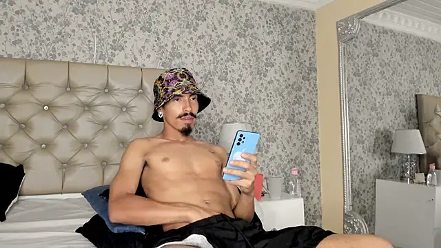 NoaahTylor online show from 04/01/26, 08:26