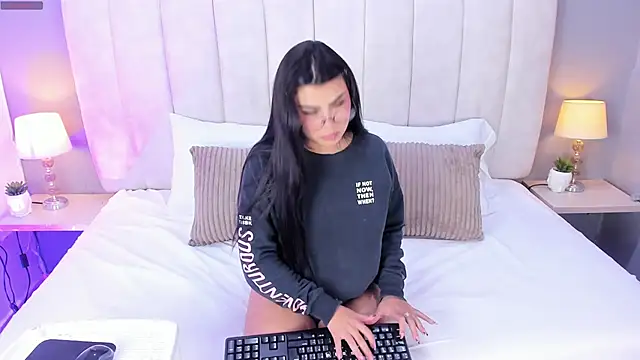 Snapshot of EmyWalton_ chatting on 02/20/26, 12:16 EmyWalton online show from 02/20/26, 12:16