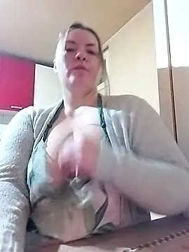 Snapshot of HotStepmommy4 chatting on 02/13/26, 05:09 HotStepmommy4 online show from 02/13/26, 05:09