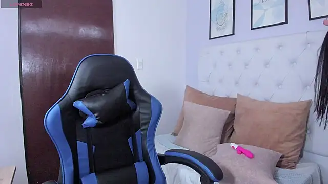 Snapshot of angeline_lara chatting on 02/23/26, 12:35 angeline lara online show from 02/23/26, 12:35