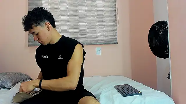 Snapshot of Muscle__Myke chatting on 03/03/26, 12:22 Muscle Myke online show from 03/03/26, 12:22