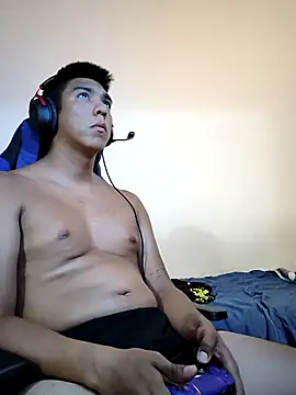 Snapshot of mamichula266 chatting on 02/23/26, 01:14 mamichula266 online show from 02/23/26, 01:14