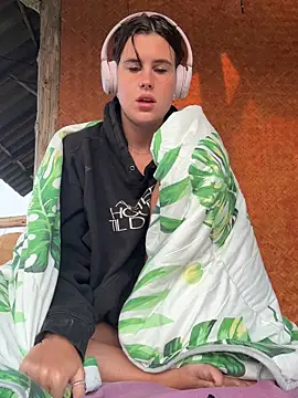 Snapshot of fairy_bell chatting on 02/18/26, 01:01 fairy bell online show from 02/18/26, 01:01