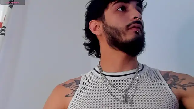 Snapshot of LovexJuxn8 chatting on 02/19/26, 07:32 LovexJuxn8 online show from 02/19/26, 07:32