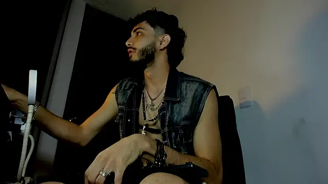 Snapshot of LovexJuxn8 chatting on 02/24/26, 07:12 LovexJuxn8 online show from 02/24/26, 07:12