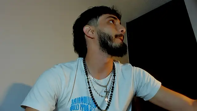 Snapshot of LovexJuxn8 chatting on 02/25/26, 08:29 LovexJuxn8 online show from 02/25/26, 08:29