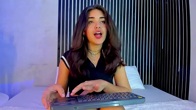 Snapshot of melodyphillips_2_ chatting on 02/24/26, 05:16 melodyphillips 2 online show from 02/24/26, 05:16