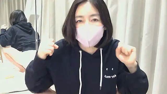 Mochi-Momo online show from 04/14/26, 02:23