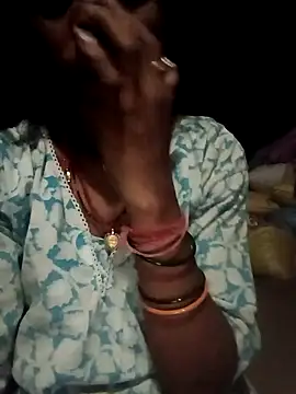 Snapshot of Desi_Couple_P chatting on 05/05/26, 04:37 Desi Couple P online show from 05/05/26, 04:37
