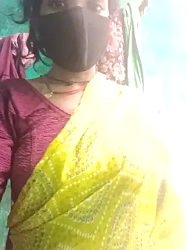 Snapshot of Desi_Couple_P chatting on 05/24/26, 12:21 Desi Couple P online show from 05/24/26, 12:21
