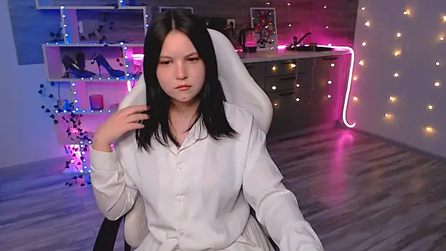 Snapshot of lily_milleerr chatting on 02/27/26, 06:30 lily milleerr online show from 02/27/26, 06:30