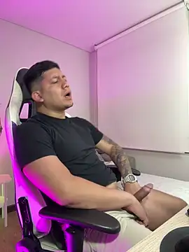  robertobaggioo online show from 02/16/26, 12:34