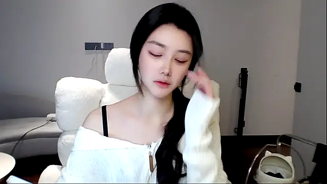 MedeLineayr online show from 03/27/26, 04:29