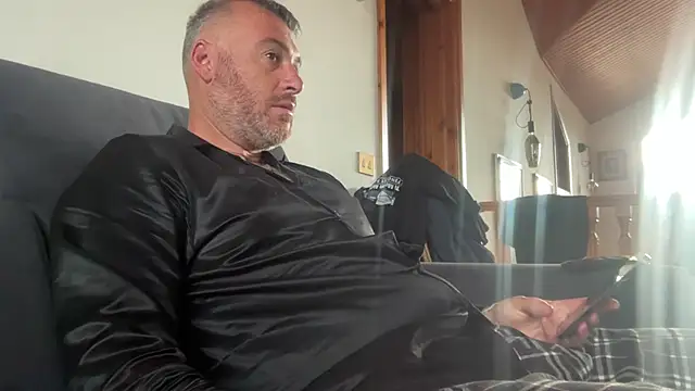 marcovik1 online show from 04/15/26, 07:04