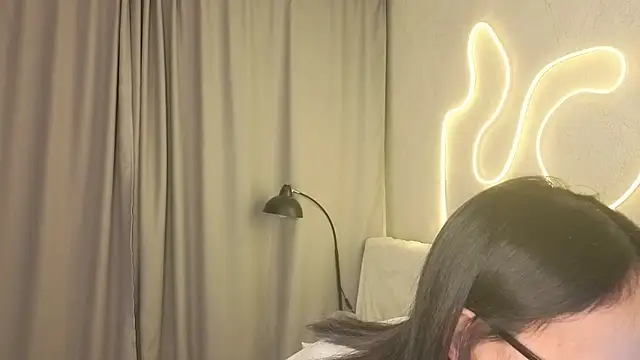 Snapshot of BeatrisRosel chatting on 02/19/26, 06:37 BeatrisRosel online show from 02/19/26, 06:37