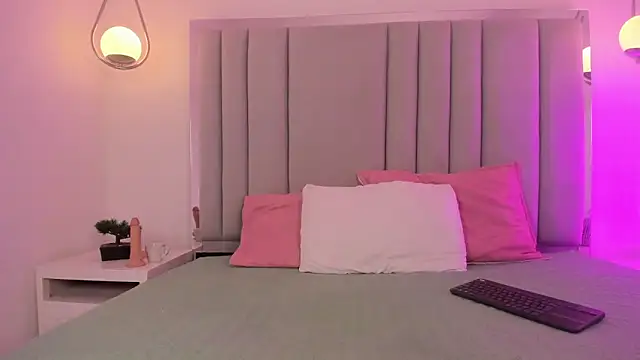 Snapshot of Alina_Bond chatting on 03/03/26, 12:11 Alina Bond online show from 03/03/26, 12:11