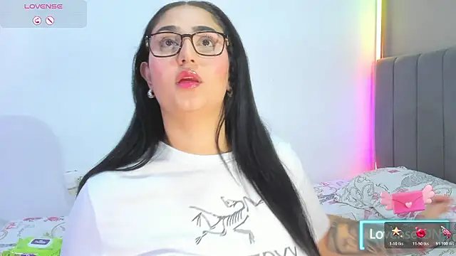 Snapshot of Curvy_sweet chatting on 02/25/26, 12:20 Curvy sweet online show from 02/25/26, 12:20