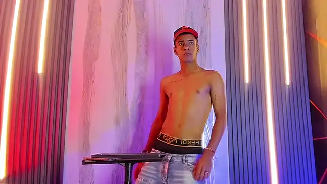 Snapshot of Vicky_and_Jeyco chatting on 02/16/26, 08:38 Vicky and Jeyco online show from 02/16/26, 08:38