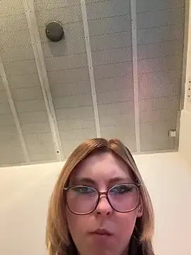 Milli-Kiss online show from 03/11/26, 02:23