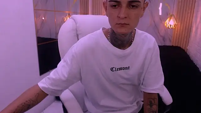 Snapshot of benjamin_anthony chatting on 02/17/26, 12:56 benjamin anthony online show from 02/17/26, 12:56