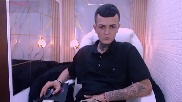 Snapshot of benjamin_anthony chatting on 02/20/26, 01:11 benjamin anthony online show from 02/20/26, 01:11