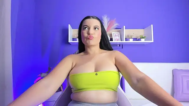 Snapshot of Zoe_Curvy_ chatting on 02/13/26, 08:38 Zoe Curvy online show from 02/13/26, 08:38