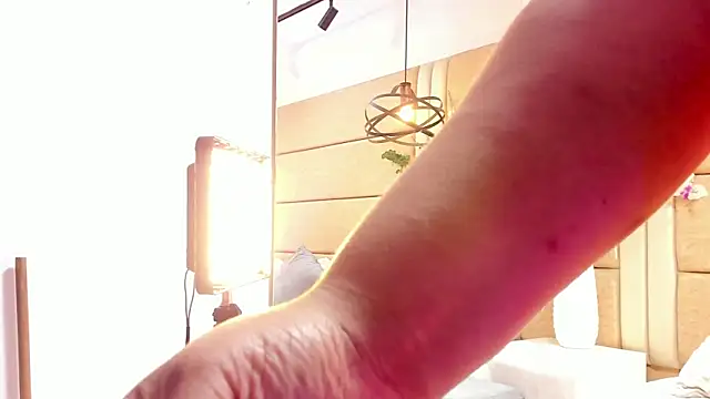 Snapshot of VanessaLanz chatting on 05/04/26, 12:23 VanessaLanz online show from 05/04/26, 12:23