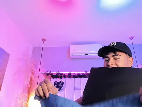 Snapshot of Bastixvontade chatting on 02/25/26, 12:31 Bastixvontade online show from 02/25/26, 12:31