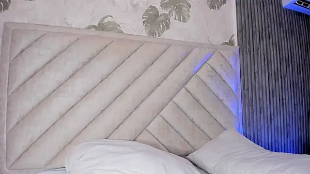 SarahRizof online show from 03/07/26, 05:37