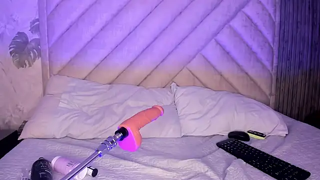 SarahRizof online show from 03/15/26, 05:02