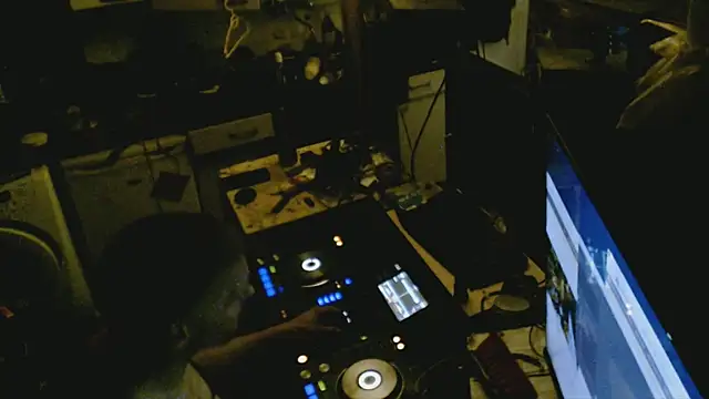 Snapshot of BISLETJE1980 chatting on 02/21/26, 02:01 BISLETJE1980 online show from 02/21/26, 02:01