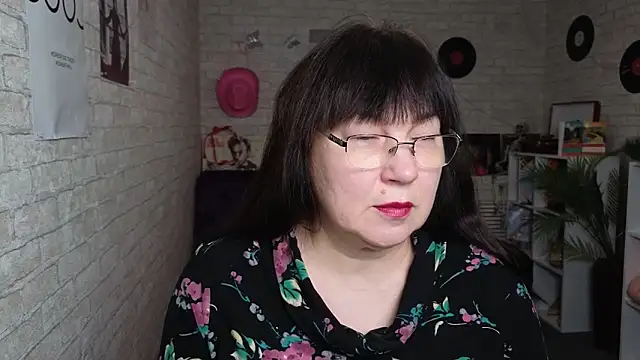 Snapshot of Tori_Twirl chatting on 02/20/26, 06:37 Tori Twirl online show from 02/20/26, 06:37