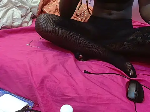 samkelo2013 online show from 02/17/26, 11:07