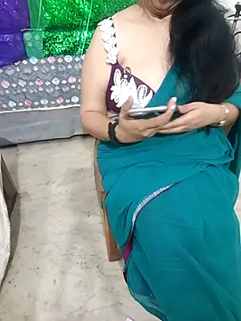 Snapshot of Hot_Sonniyaa chatting on 02/14/26, 08:22 Hot Sonniyaa online show from 02/14/26, 08:22