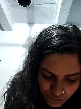 Anushka Singh0 online show from 04/13/26, 07:36