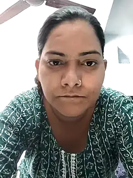Snapshot of Anushka_Singh0 chatting on 04/17/26, 06:27 Anushka Singh0 online show from 04/17/26, 06:27