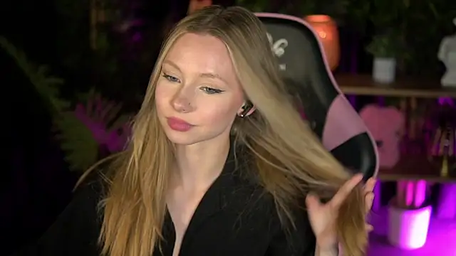 Snapshot of SweetDaisy_me chatting on 02/16/26, 03:41 SweetDaisy me online show from 02/16/26, 03:41