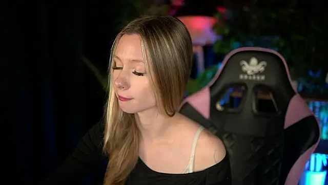 Snapshot of SweetDaisy_me chatting on 02/25/26, 03:10 SweetDaisy me online show from 02/25/26, 03:10