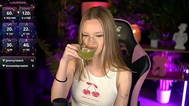 Snapshot of SweetDaisy_me chatting on 02/28/26, 08:04 SweetDaisy me online show from 02/28/26, 08:04