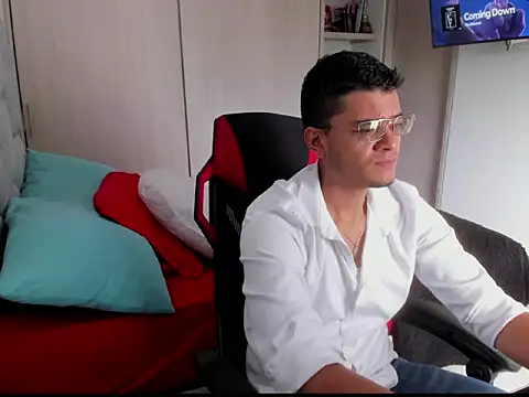 Snapshot of FredericSloan chatting on 02/16/26, 04:03 FredericSloan online show from 02/16/26, 04:03