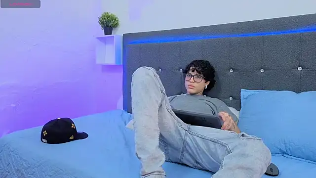 Ale cuzz online show from 02/14/26, 02:03