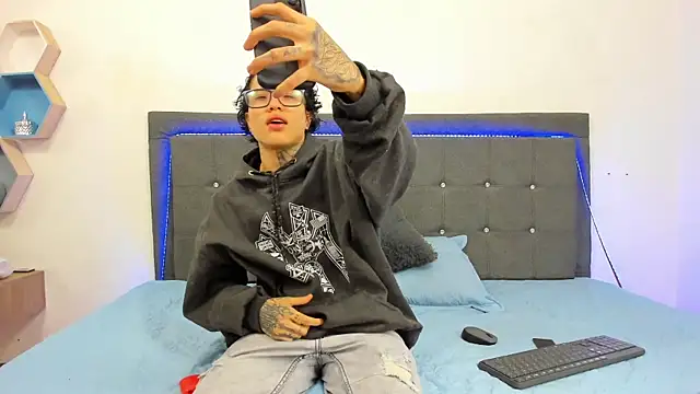 Ale cuzz online show from 03/06/26, 03:41