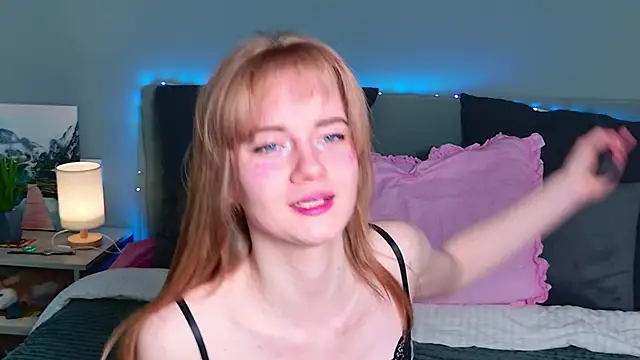 ElfieWhite online show from 05/27/26, 07:00